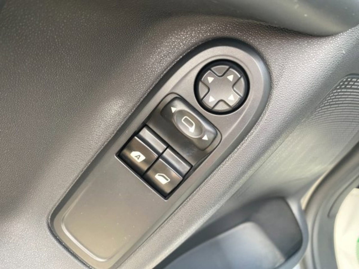 Citroen C3 1.4 HDi 70CV Exclusive (11)