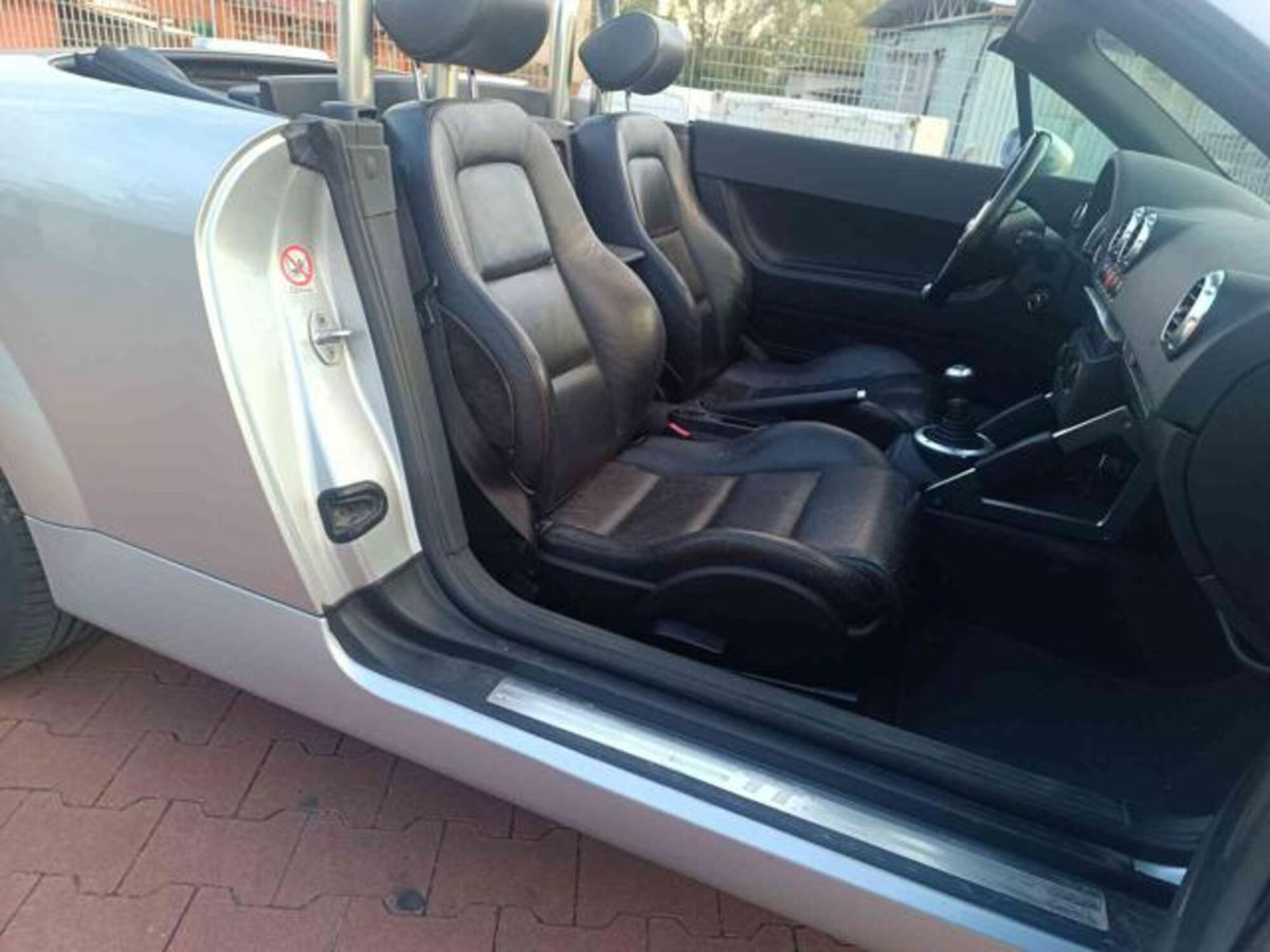 Audi TT Cabrio 1.8 T 20V 179 CV cat quattro (8)