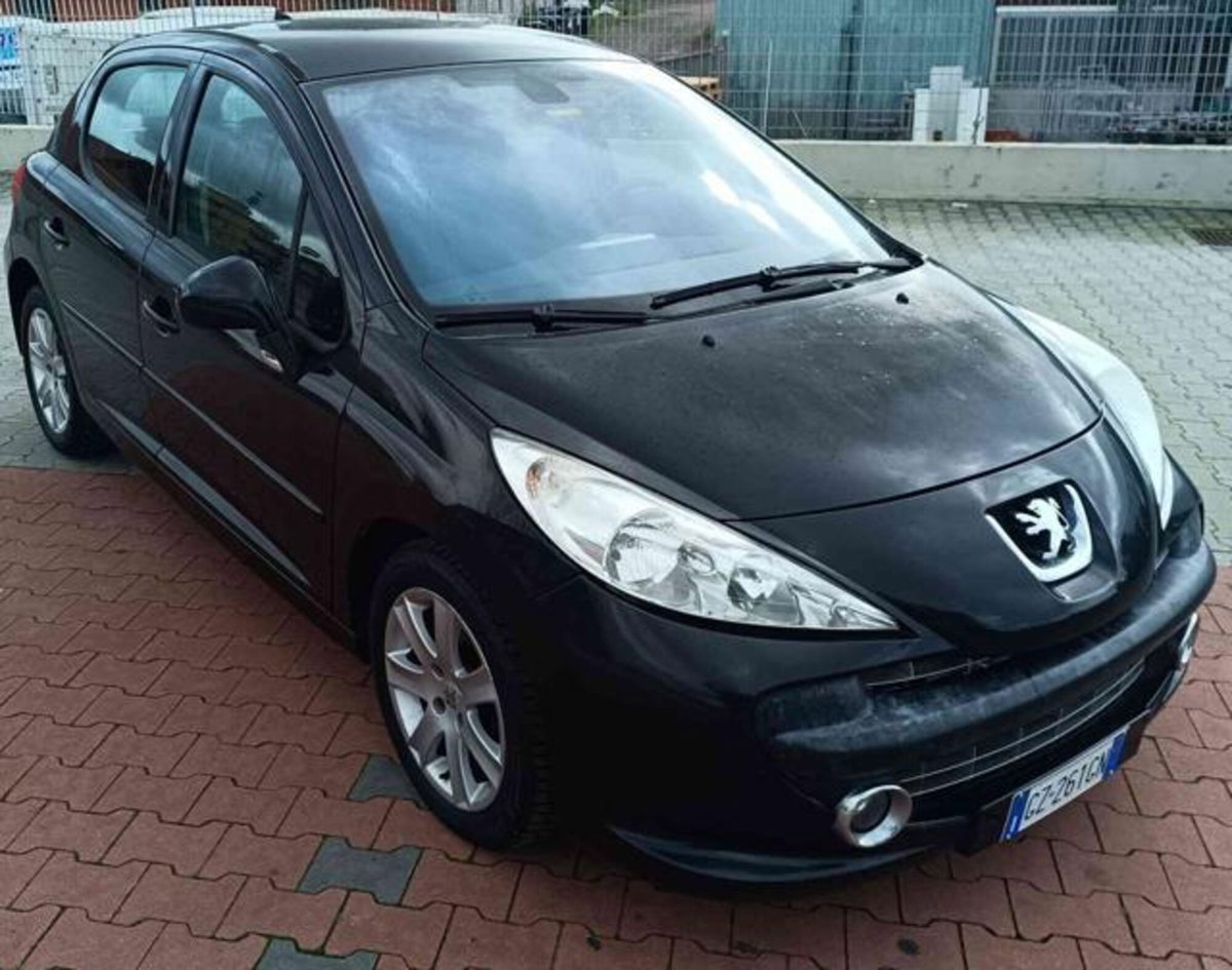Peugeot 207 HDi 110CV 5p. Féline