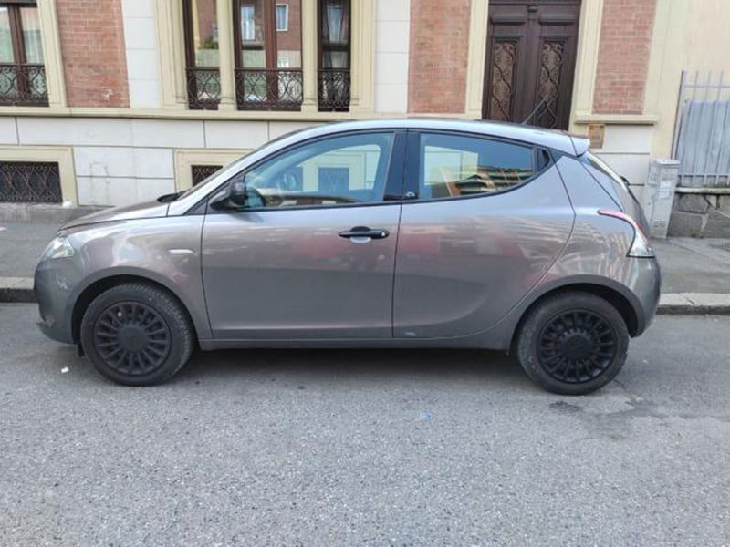 Lancia Ypsilon 1.2 69 CV 5 porte Elefantino