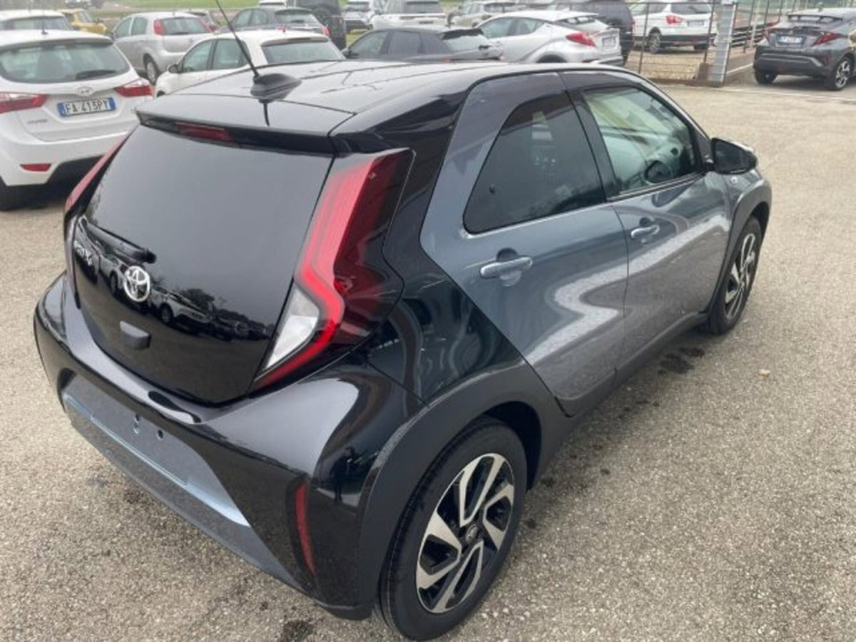 Toyota Aygo X 1.0 VVT-i 72 CV 5 porte Limited Air (8)
