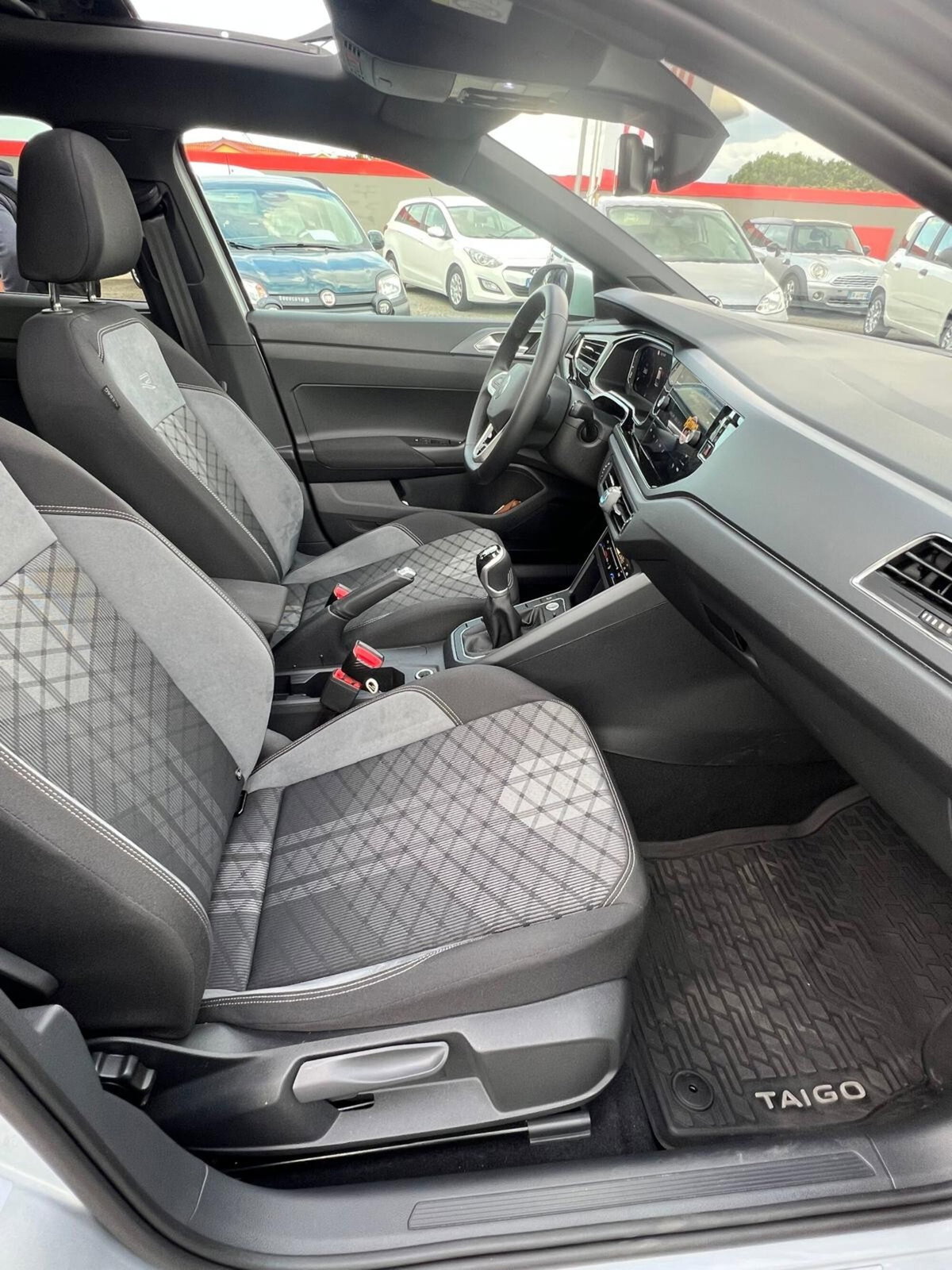 Volkswagen Taigo 1.0 tsi R-Line 115cv dsg (11)