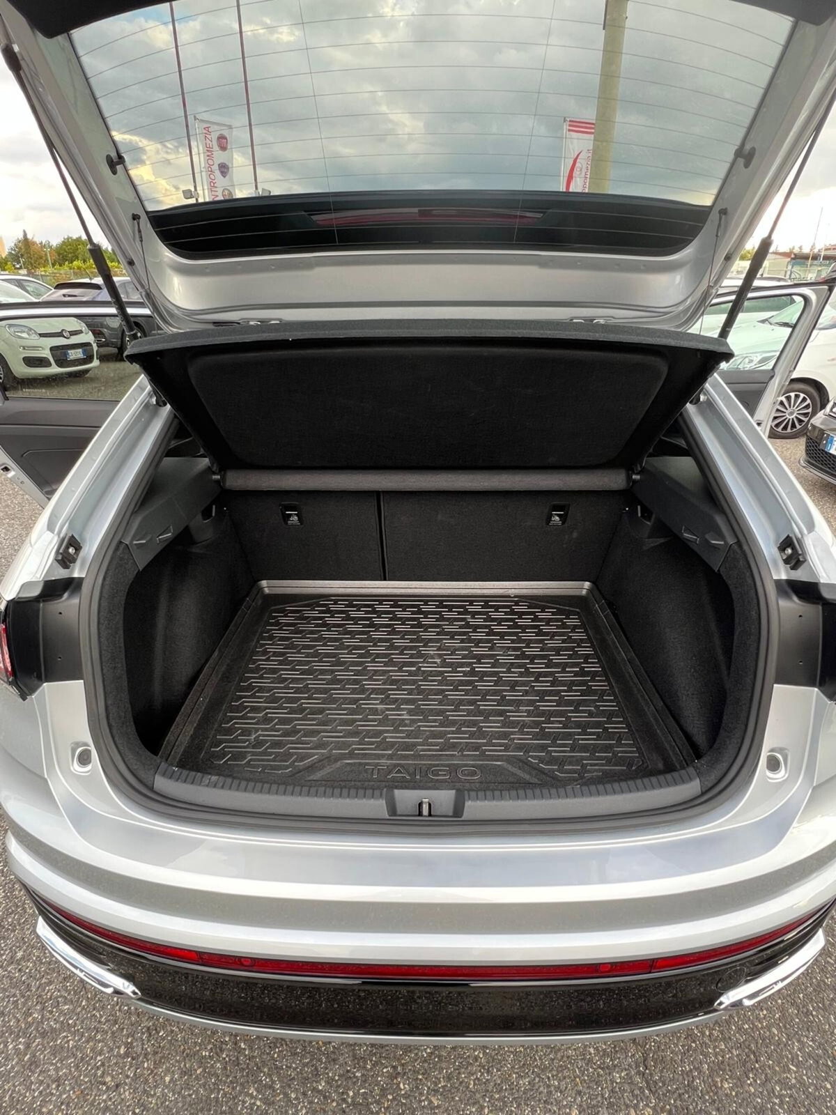 Volkswagen Taigo 1.0 tsi R-Line 115cv dsg (12)