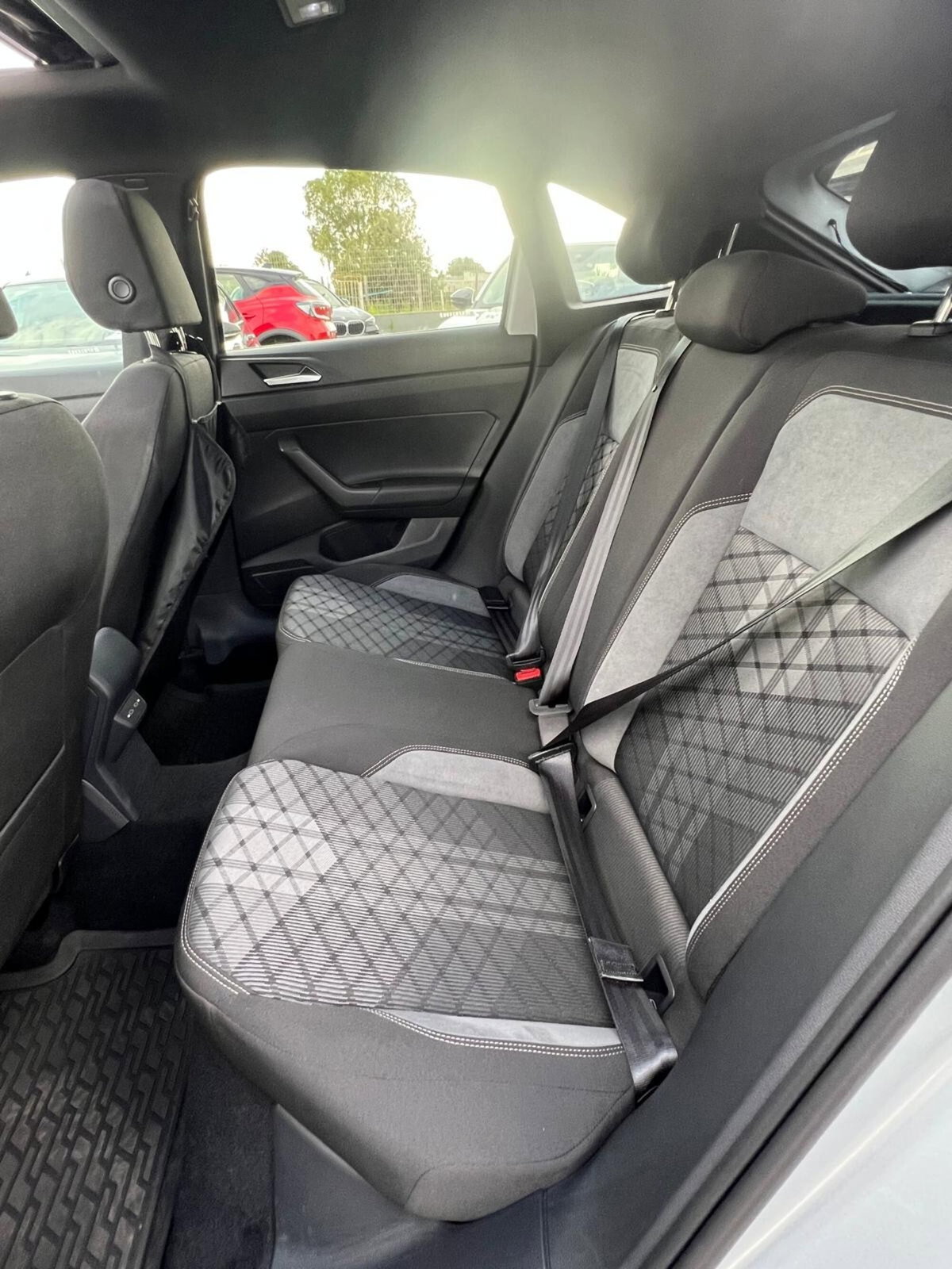 Volkswagen Taigo 1.0 tsi R-Line 115cv dsg (8)
