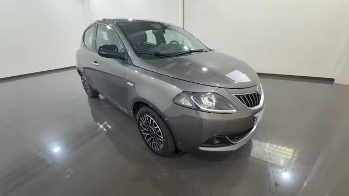 Lancia Ypsilon 1.0 FireFly 5 porte S&S Hybrid Gold Plus (2)