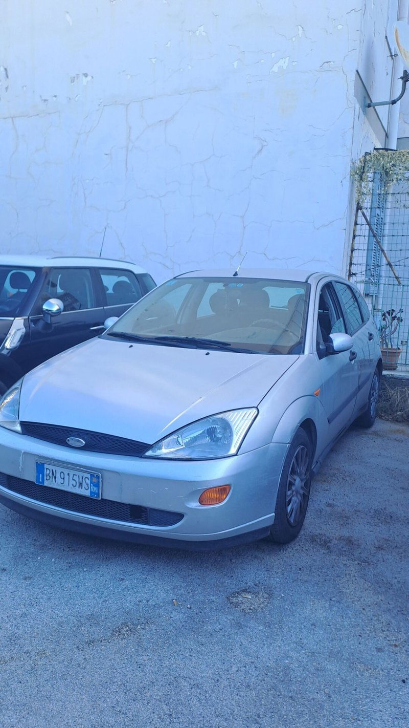 Ford Focus 1.8 TDDi cat 5p. Ghia