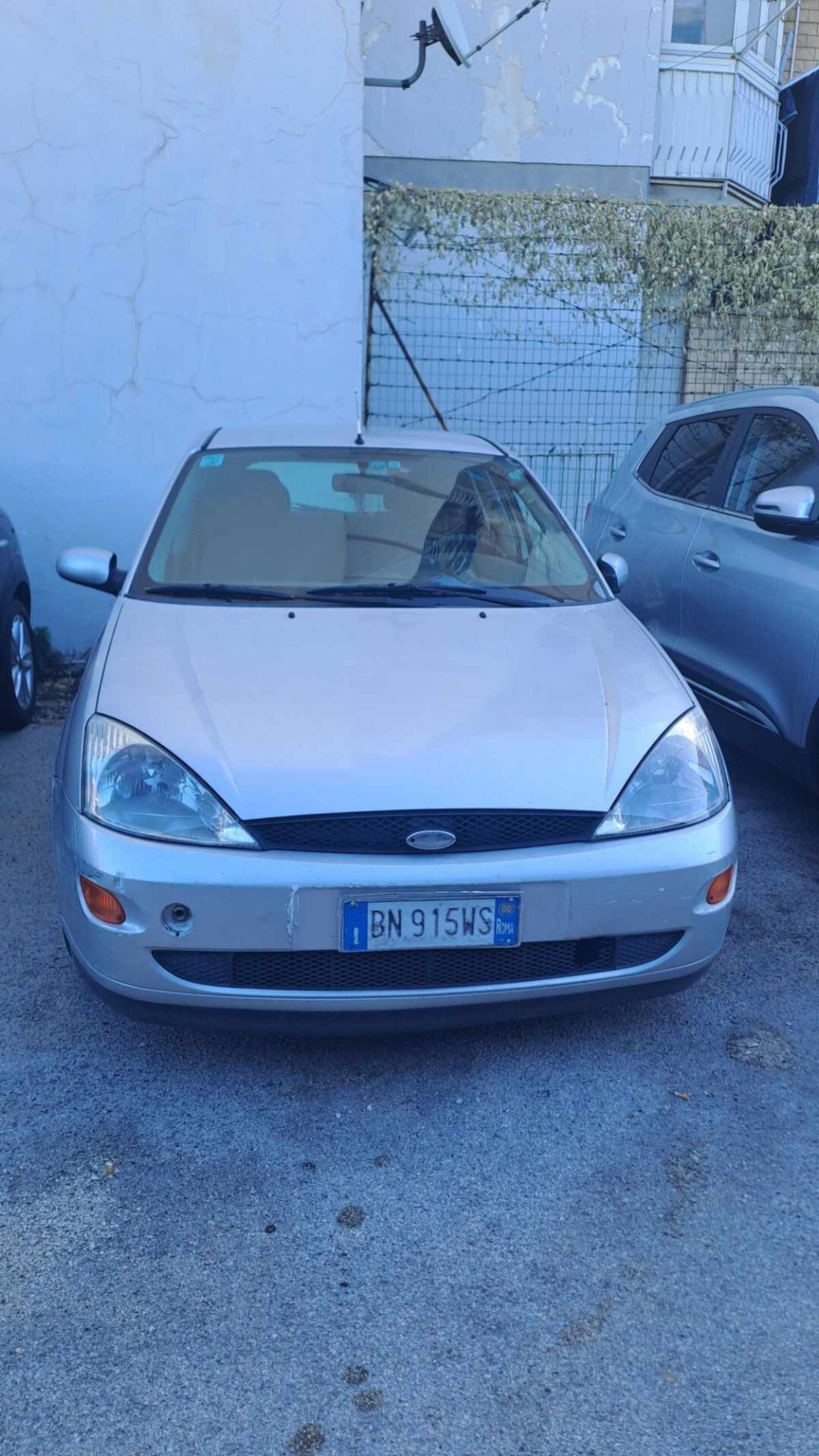 Ford Focus 1.8 TDDi cat 5p. Ghia (2)