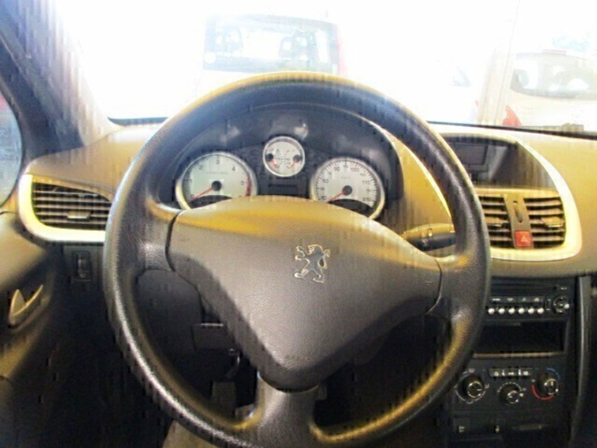 Peugeot 207 HDi 70CV 5p. Allure (10)