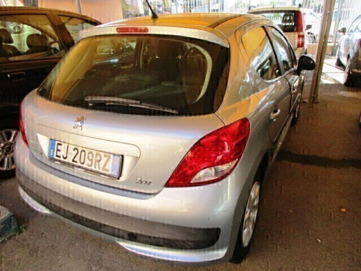 Peugeot 207 HDi 70CV 5p. Allure (6)
