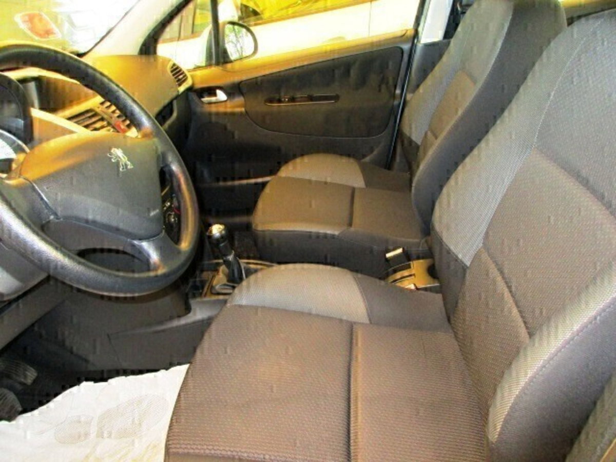 Peugeot 207 HDi 70CV 5p. Allure (7)