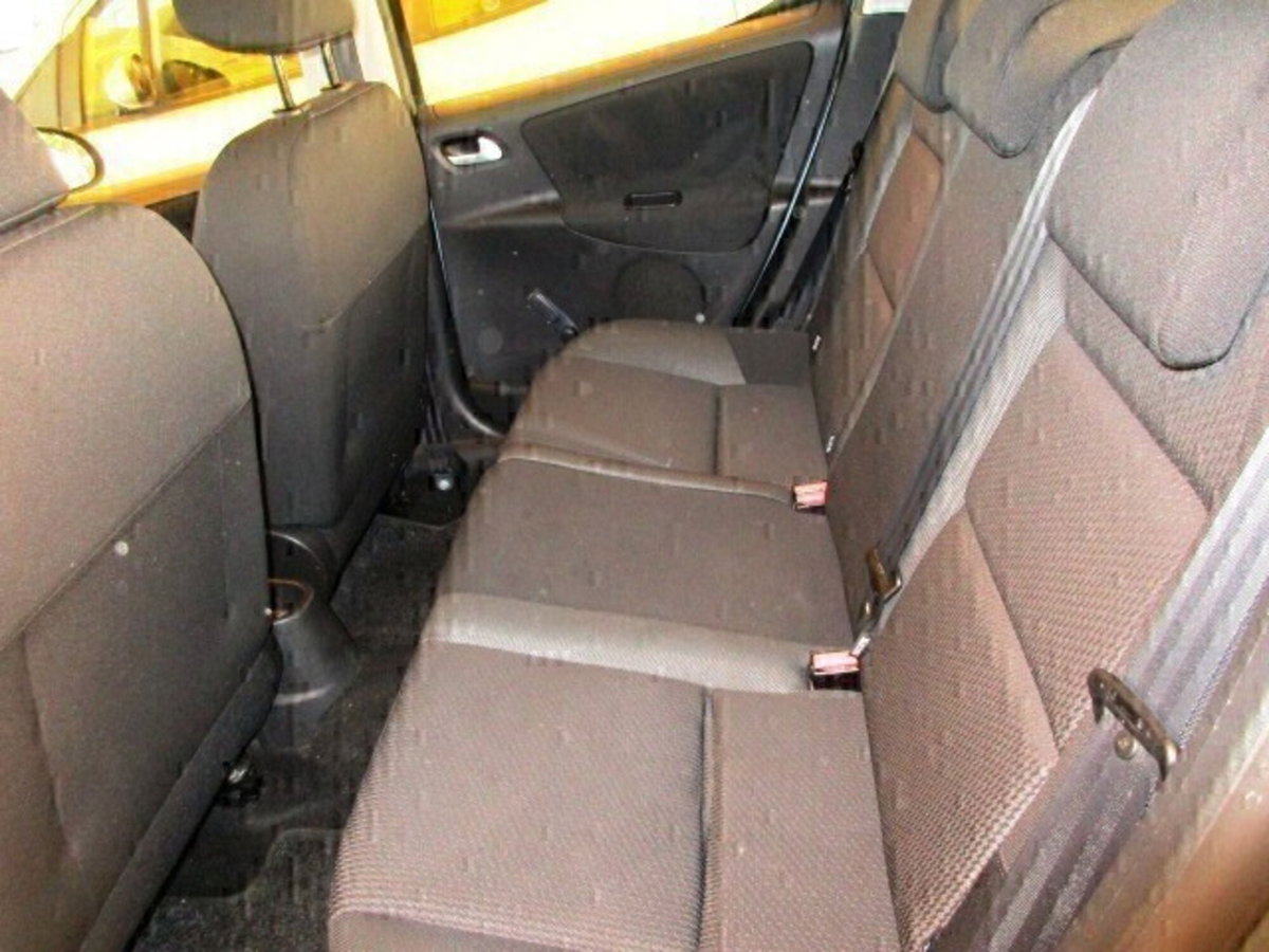Peugeot 207 HDi 70CV 5p. Allure (8)