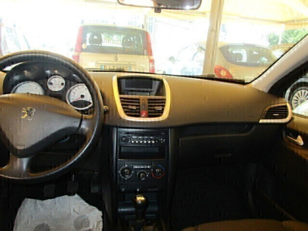 Peugeot 207 HDi 70CV 5p. Allure (9)
