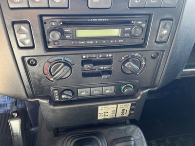 Land Rover Defender 110 2.4 TD4 CrewCab S (18)