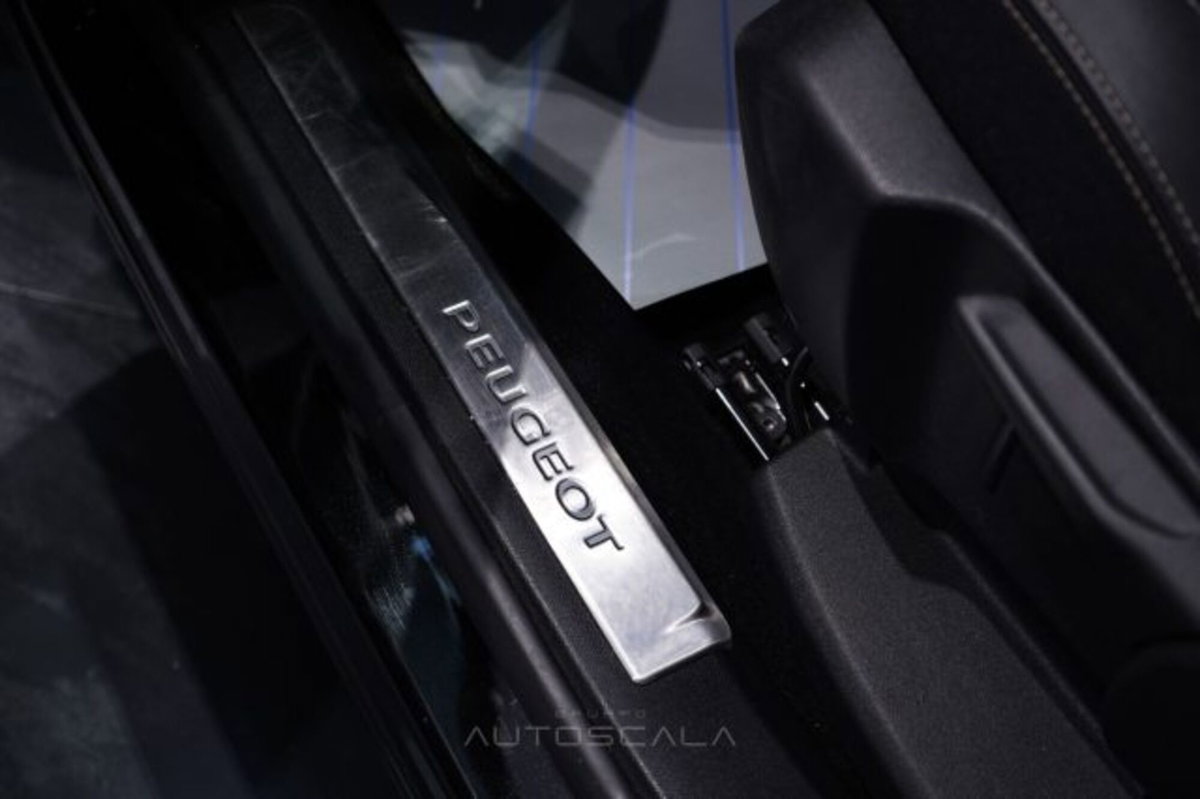 Peugeot 5008 PureTech Turbo 130 S&S EAT8 GT (11)
