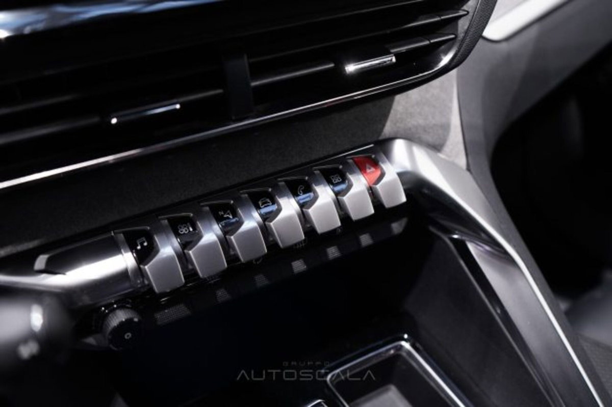 Peugeot 5008 PureTech Turbo 130 S&S EAT8 GT (18)