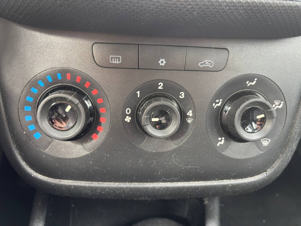 Fiat Punto 1.3 MJT II S&S 95 CV 5 porte Street (13)