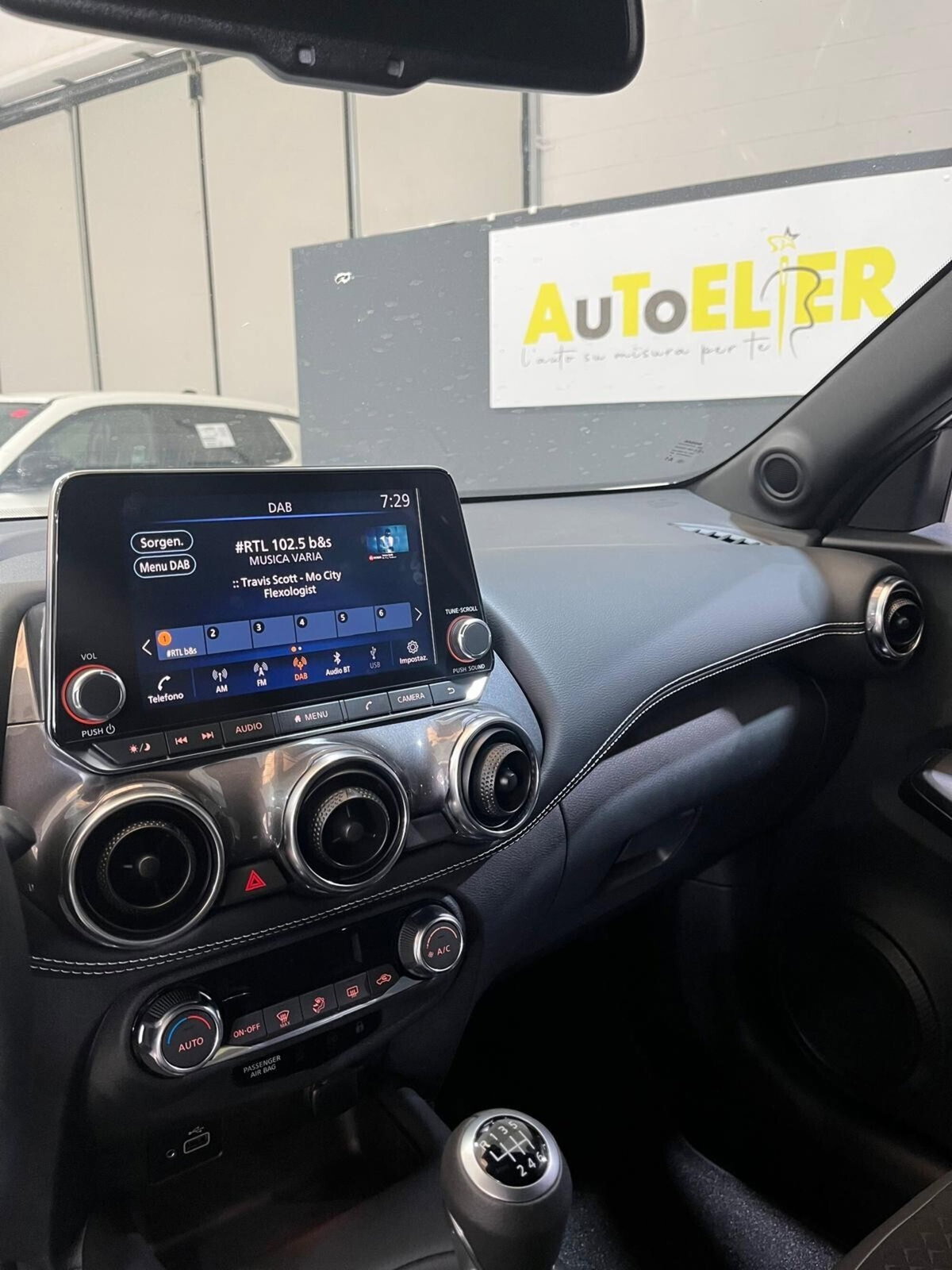 Nissan Juke 1.0 dig-t N-Connecta 114cv (17)