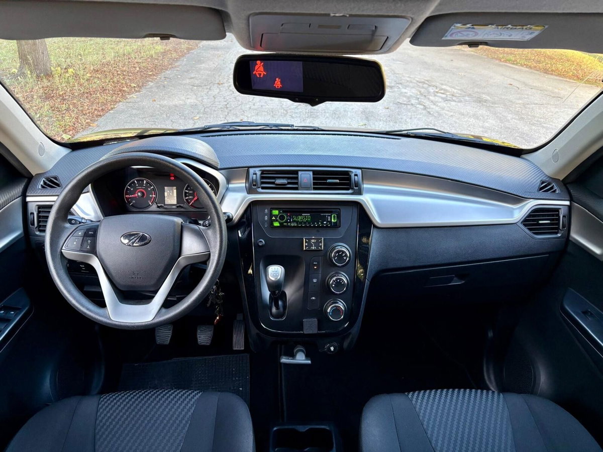 Mahindra KUV100 1.2 K8 (15)