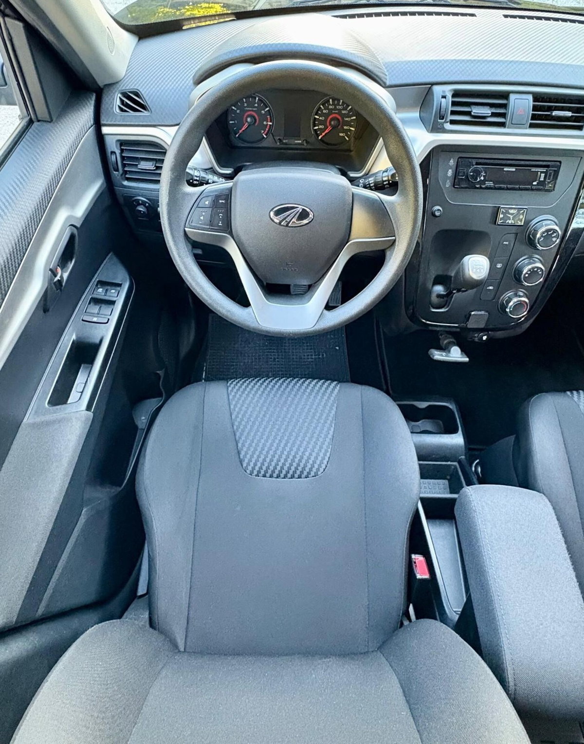 Mahindra KUV100 1.2 K8 (16)