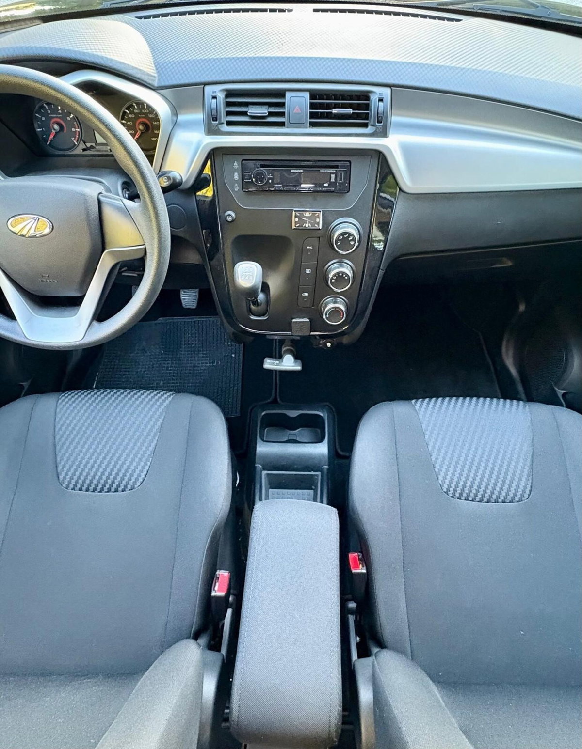 Mahindra KUV100 1.2 K8 (17)