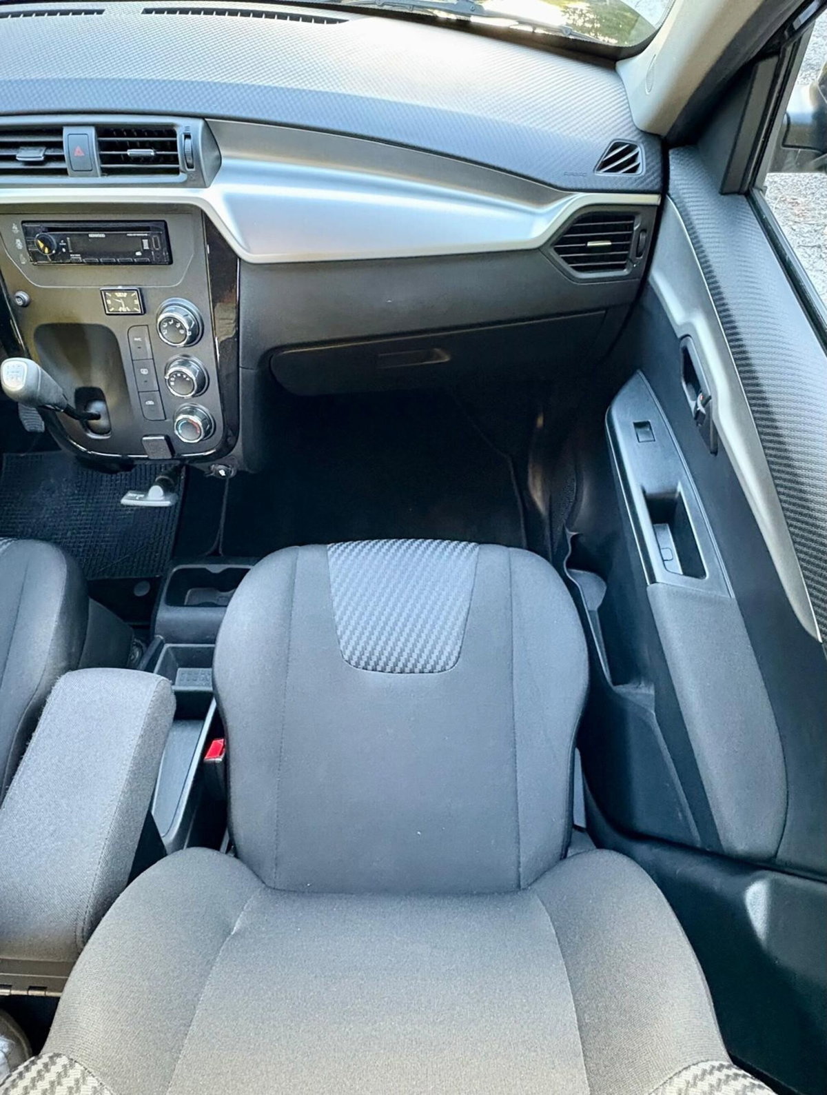 Mahindra KUV100 1.2 K8 (18)