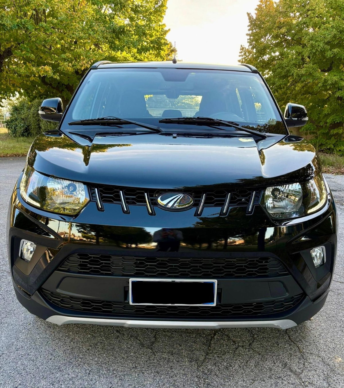 Mahindra KUV100 1.2 K8 (2)