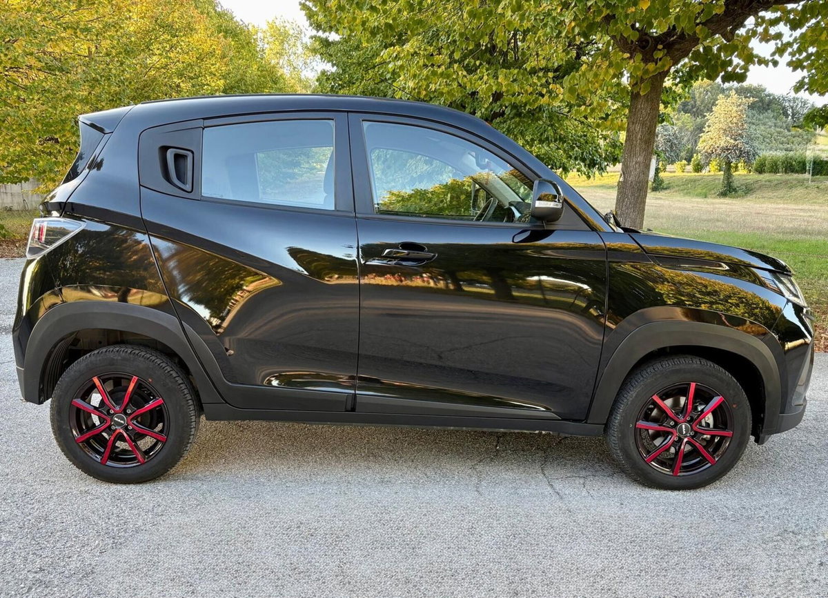 Mahindra KUV100 1.2 K8 (3)