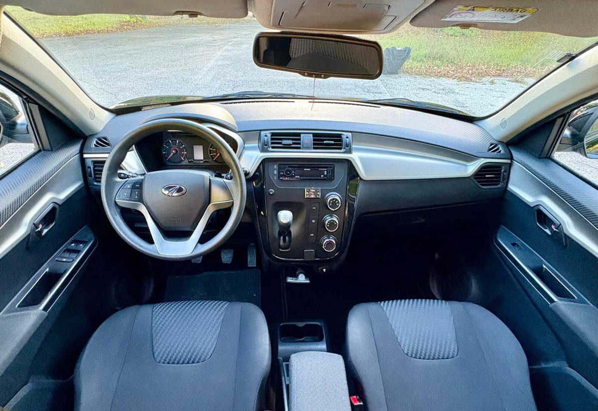 Mahindra KUV100 1.2 K8 (5)