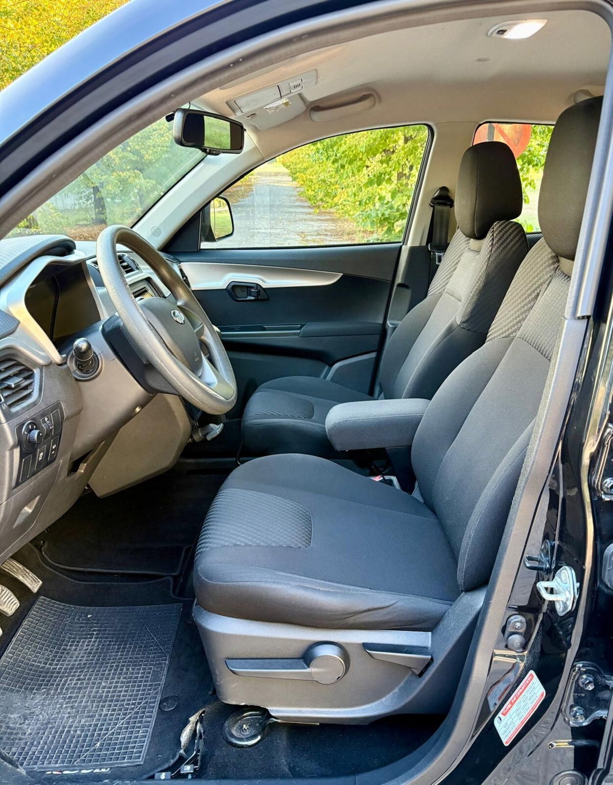 Mahindra KUV100 1.2 K8 (6)