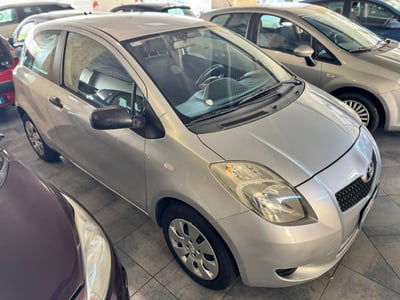 Toyota Yaris 1.0 3 porte Sol usata