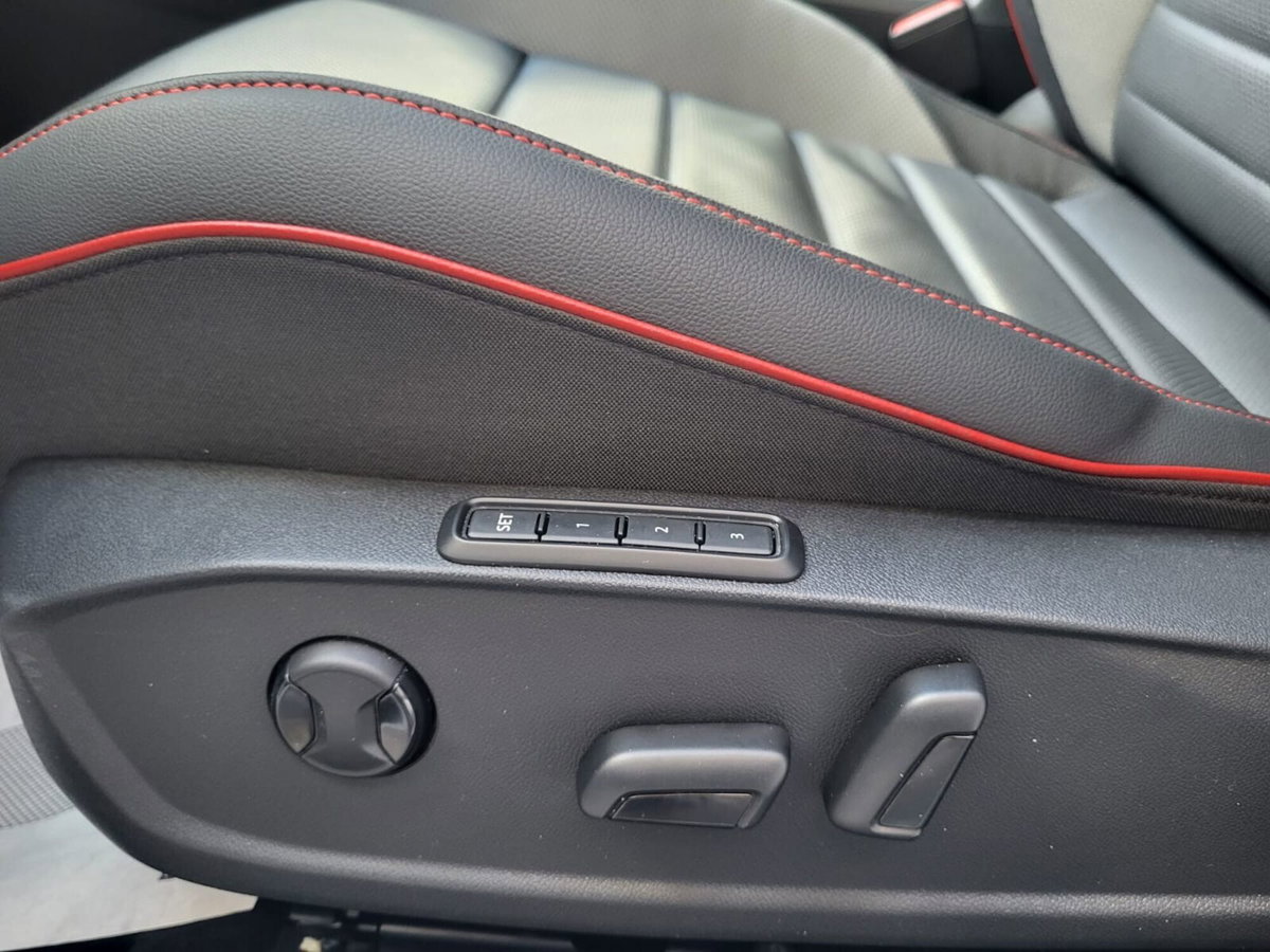 Volkswagen Golf 2.0 TSI GTI DSG (15)