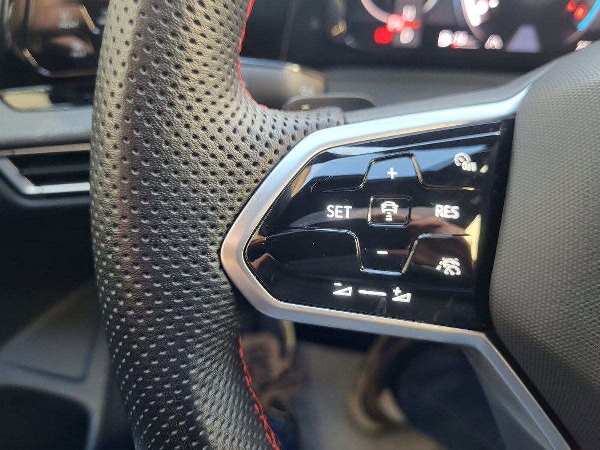 Volkswagen Golf 2.0 TSI GTI DSG (18)