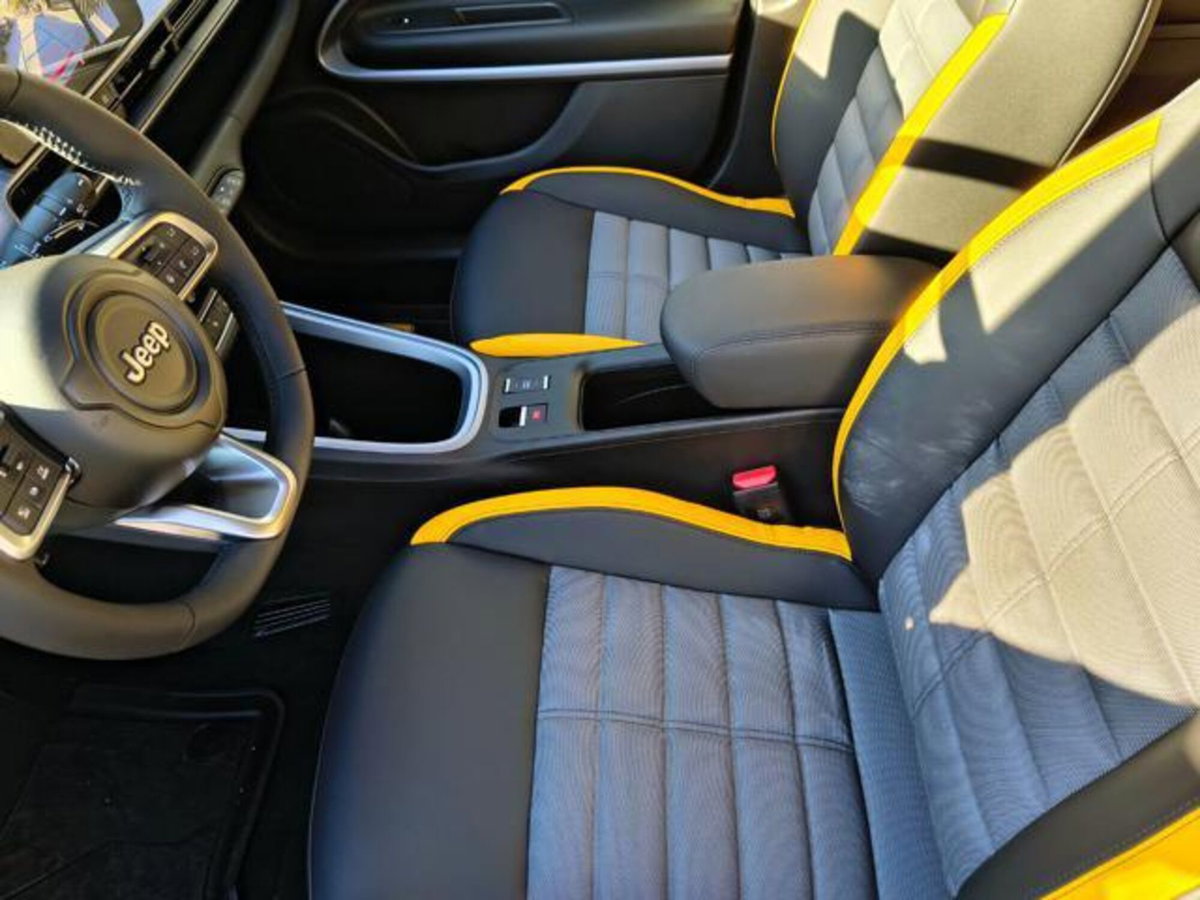 Jeep Avenger 1.2 turbo e-hybrid mhev The North Face 4xe 145cv edct6 (14)