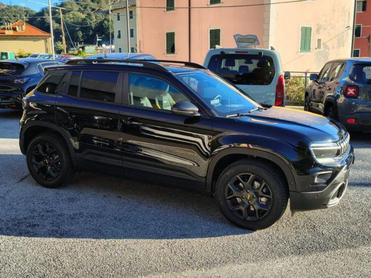 Jeep Avenger 1.2 turbo e-hybrid mhev The North Face 4xe 145cv edct6 (4)