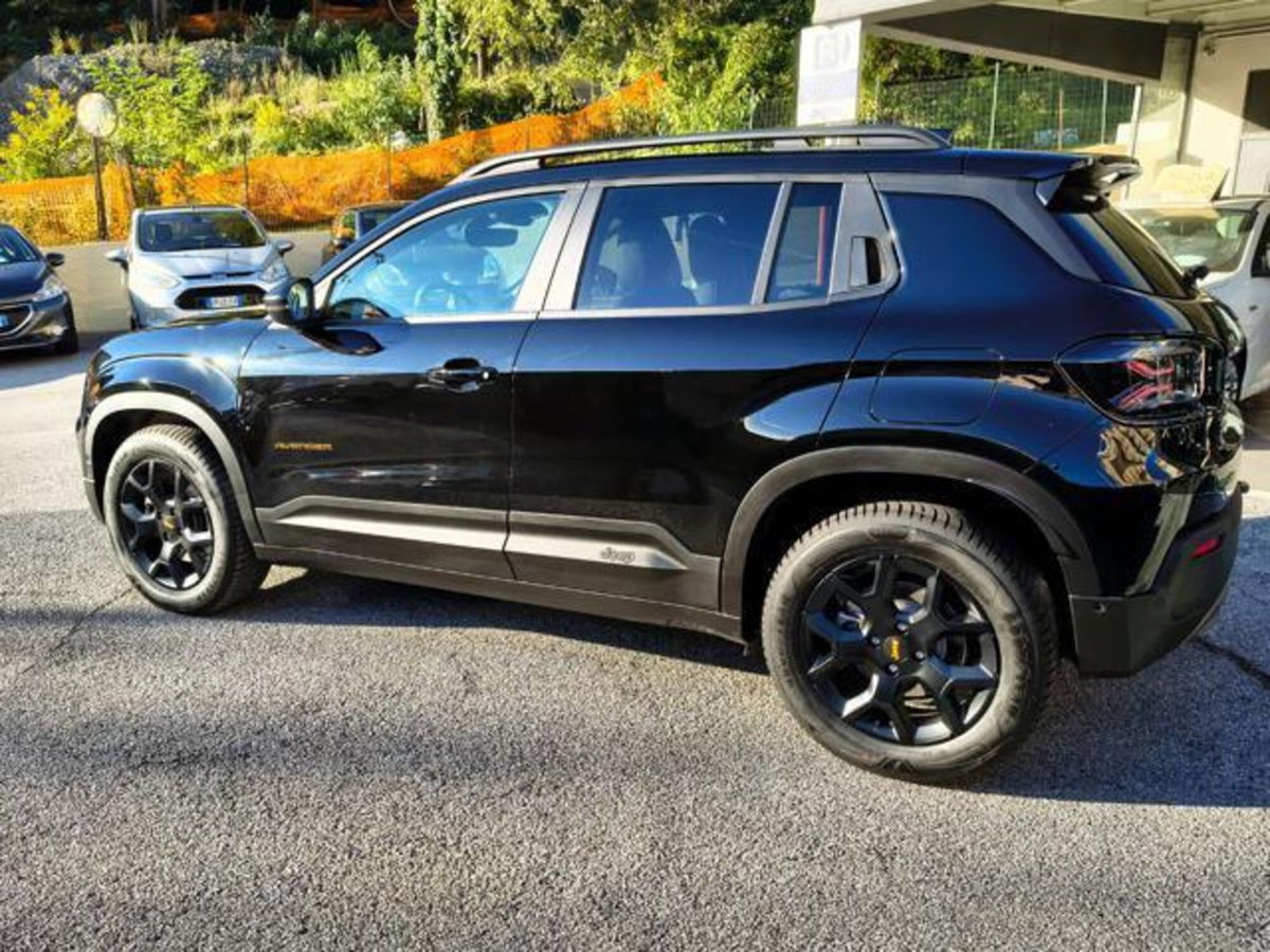 Jeep Avenger 1.2 turbo e-hybrid mhev The North Face 4xe 145cv edct6 (5)