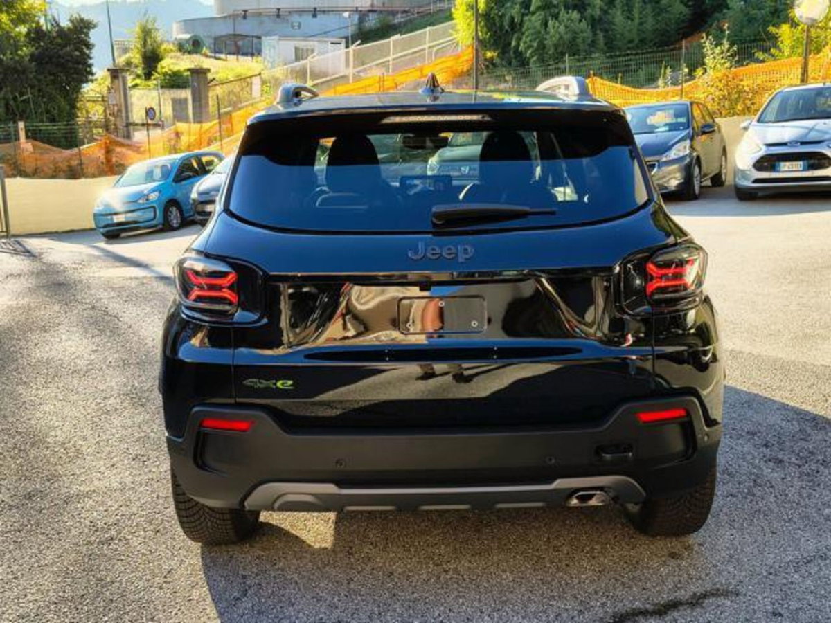 Jeep Avenger 1.2 turbo e-hybrid mhev The North Face 4xe 145cv edct6 (7)