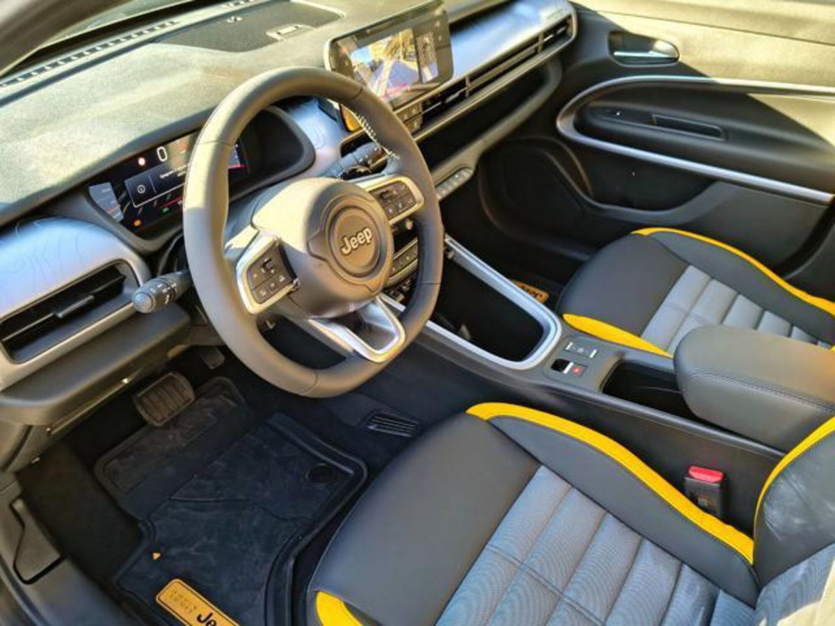 Jeep Avenger 1.2 turbo e-hybrid mhev The North Face 4xe 145cv edct6 (8)