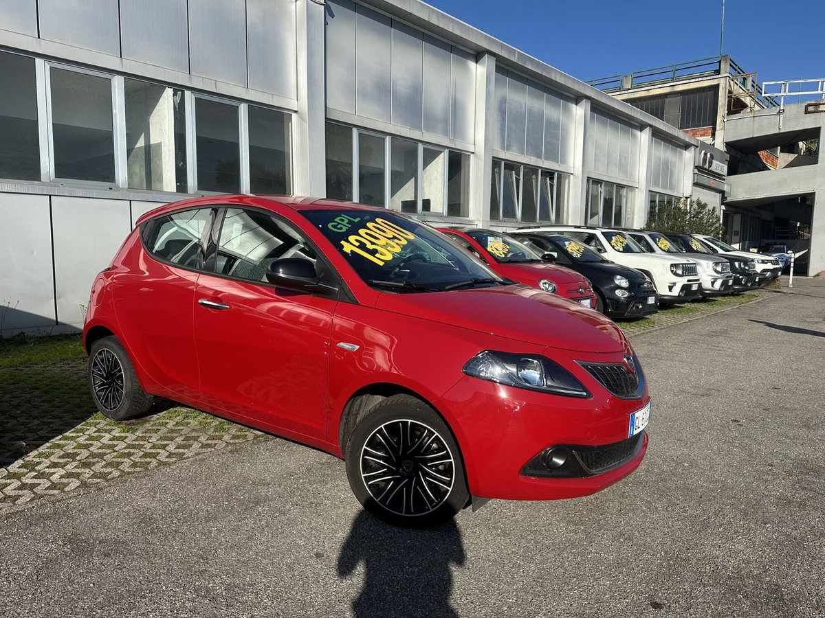 Lancia Ypsilon 1.2 69 CV 5 porte GPL Silver Plus (5)