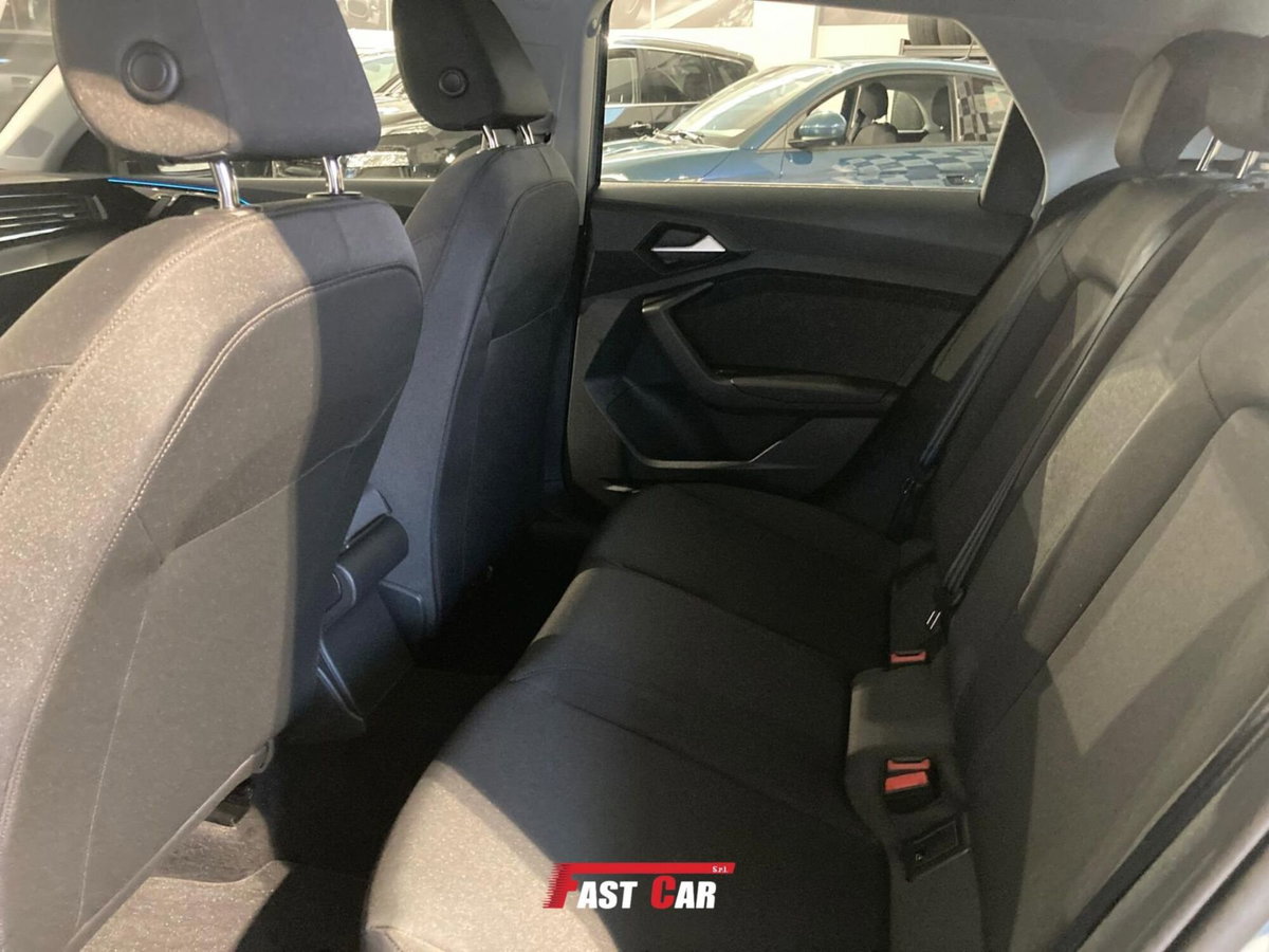 Audi A1 allstreet 30 1.0 tfsi Identity Contrast 116cv (15)