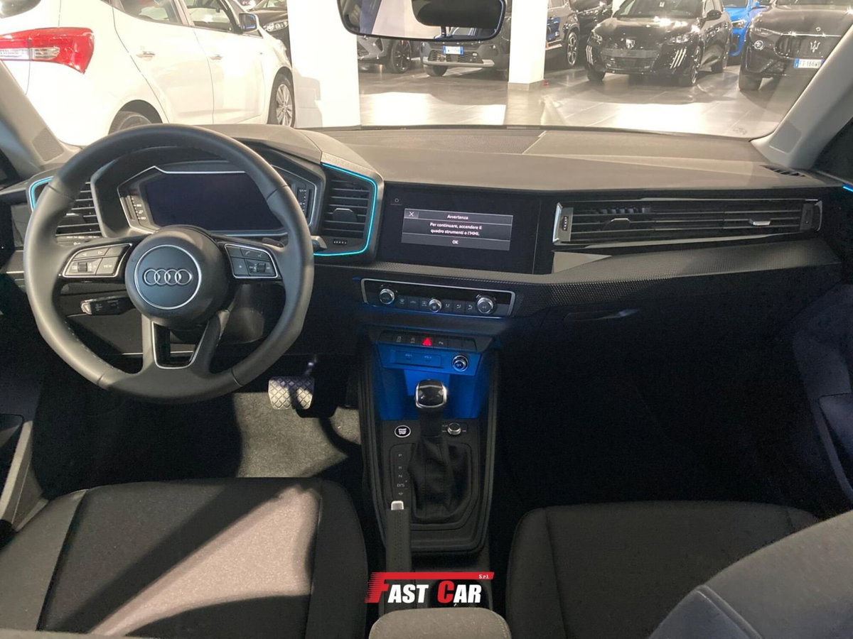 Audi A1 allstreet 30 1.0 tfsi Identity Contrast 116cv (16)