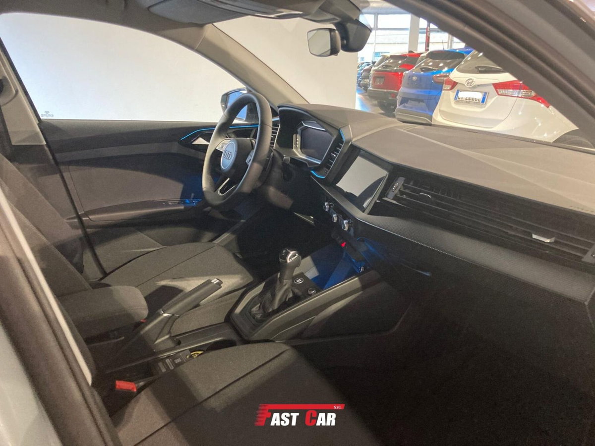 Audi A1 allstreet 30 1.0 tfsi Identity Contrast 116cv (17)