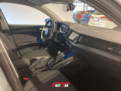 Audi A1 allstreet 30 1.0 tfsi Identity Contrast 116cv (17)