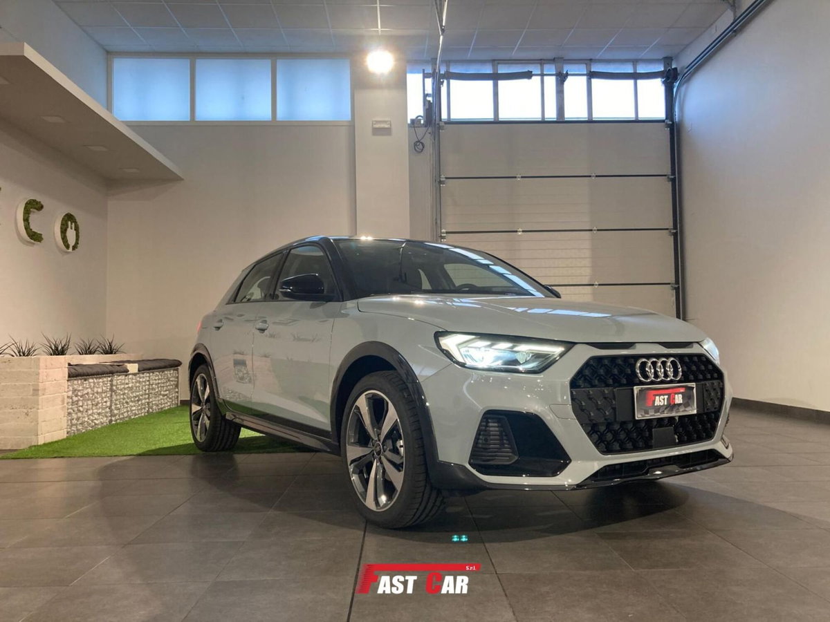 Audi A1 allstreet 30 1.0 tfsi Identity Contrast 116cv (3)