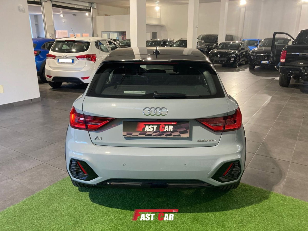 Audi A1 allstreet 30 1.0 tfsi Identity Contrast 116cv (6)
