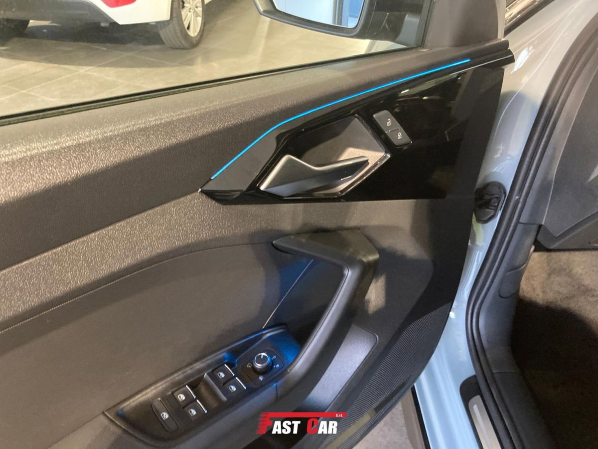 Audi A1 allstreet 30 1.0 tfsi Identity Contrast 116cv (7)