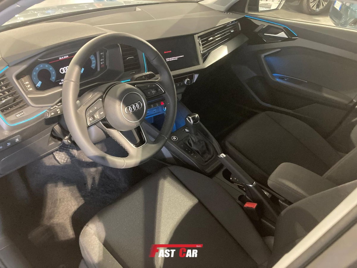 Audi A1 allstreet 30 1.0 tfsi Identity Contrast 116cv (8)