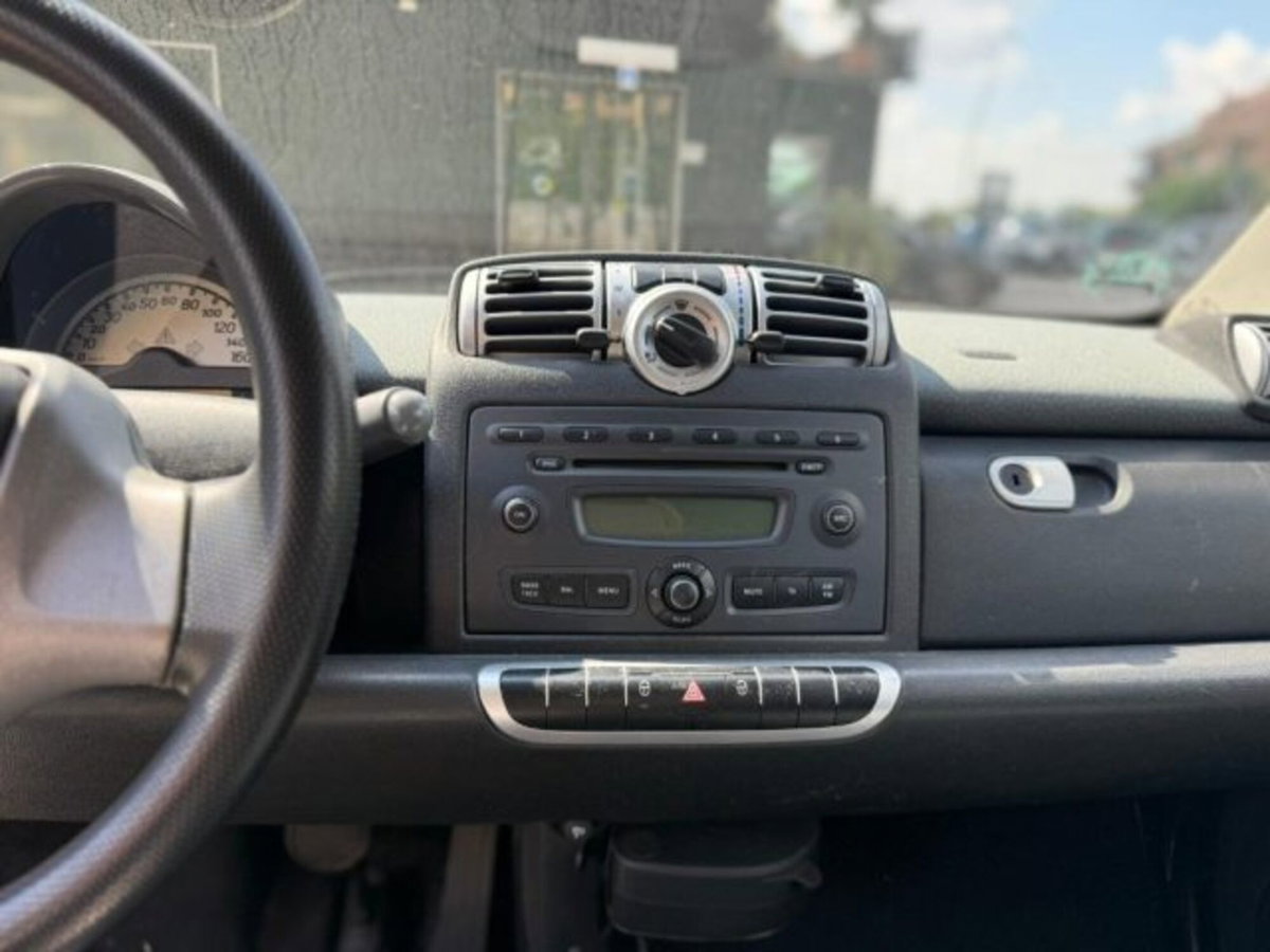 smart Fortwo 1000 45 kW MHD coupé pure (14)
