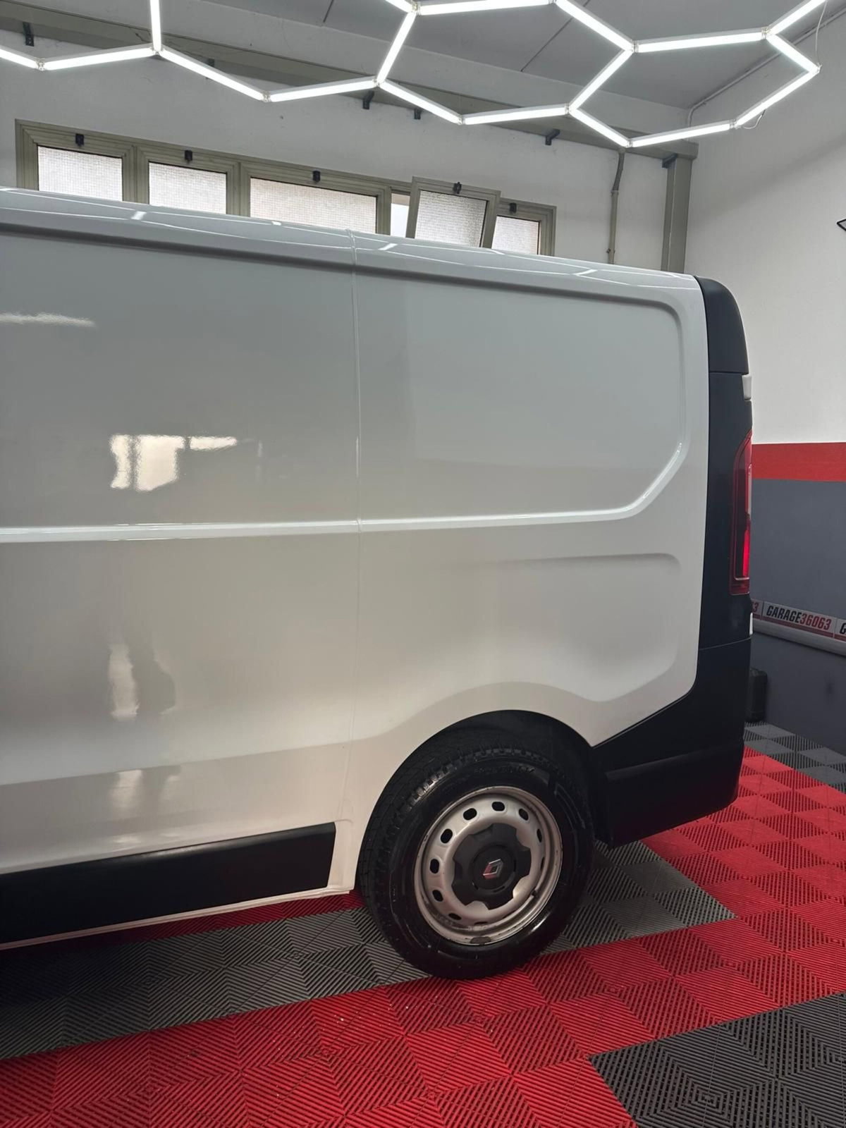 Renault Trafic Furgone T29 2.0 dCi 120CV PC-TN Furgone Ice Plus (11)