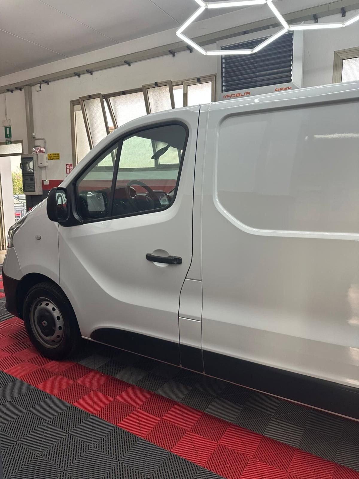 Renault Trafic Furgone T29 2.0 dCi 120CV PC-TN Furgone Ice Plus (12)