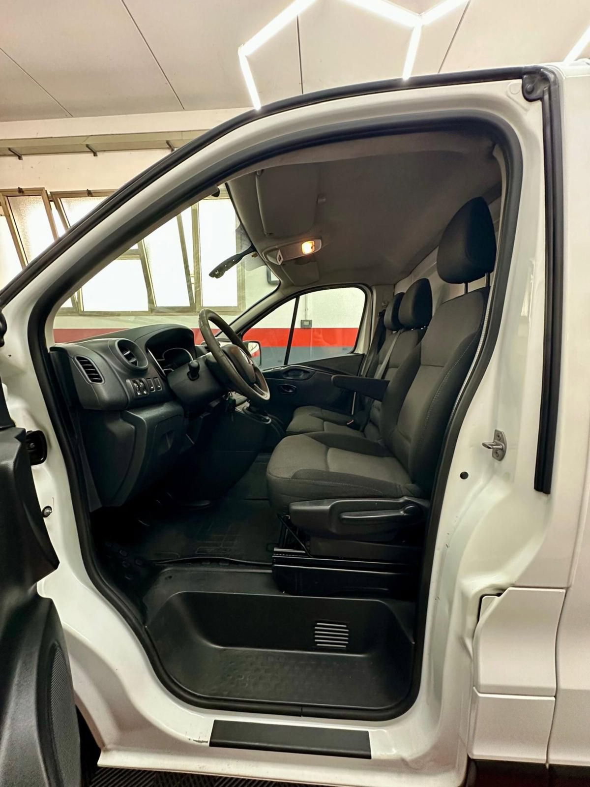 Renault Trafic Furgone T29 2.0 dCi 120CV PC-TN Furgone Ice Plus (13)